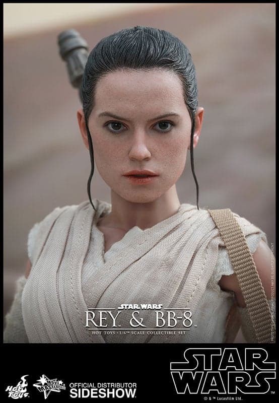 Rey and BB-8 Sixth Scale Figure Set by Hot Toys