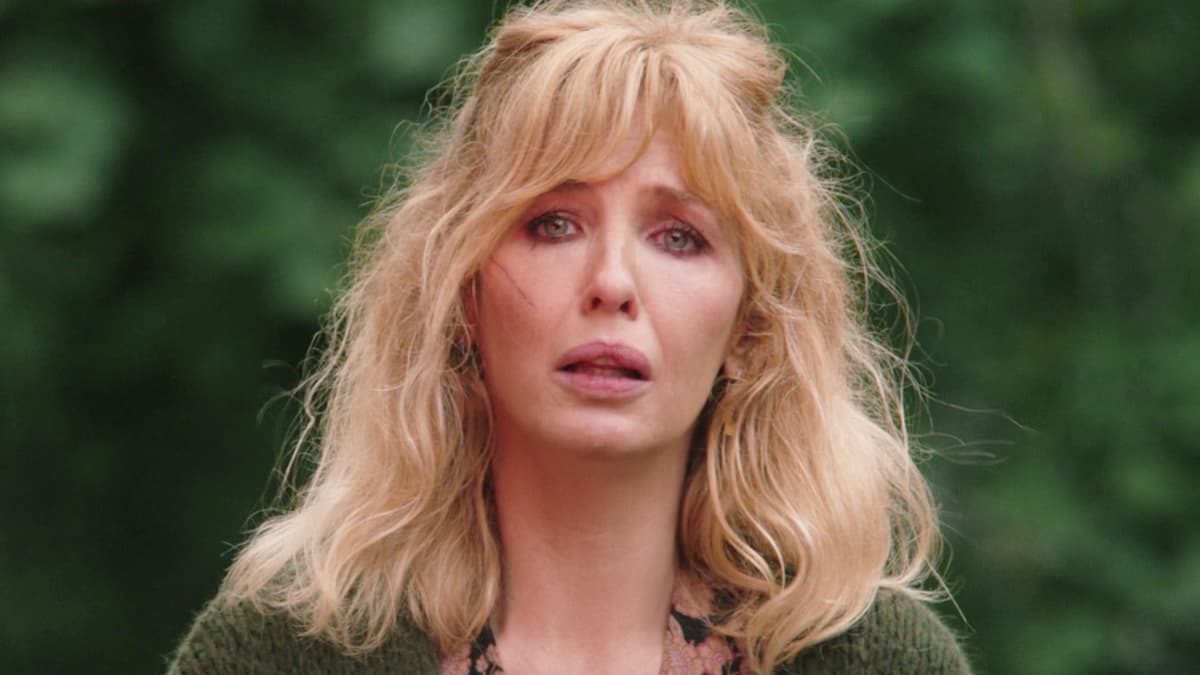 Beth Dutton (Kelly Reilly) discovers an army of emergency vehicles outside of her father