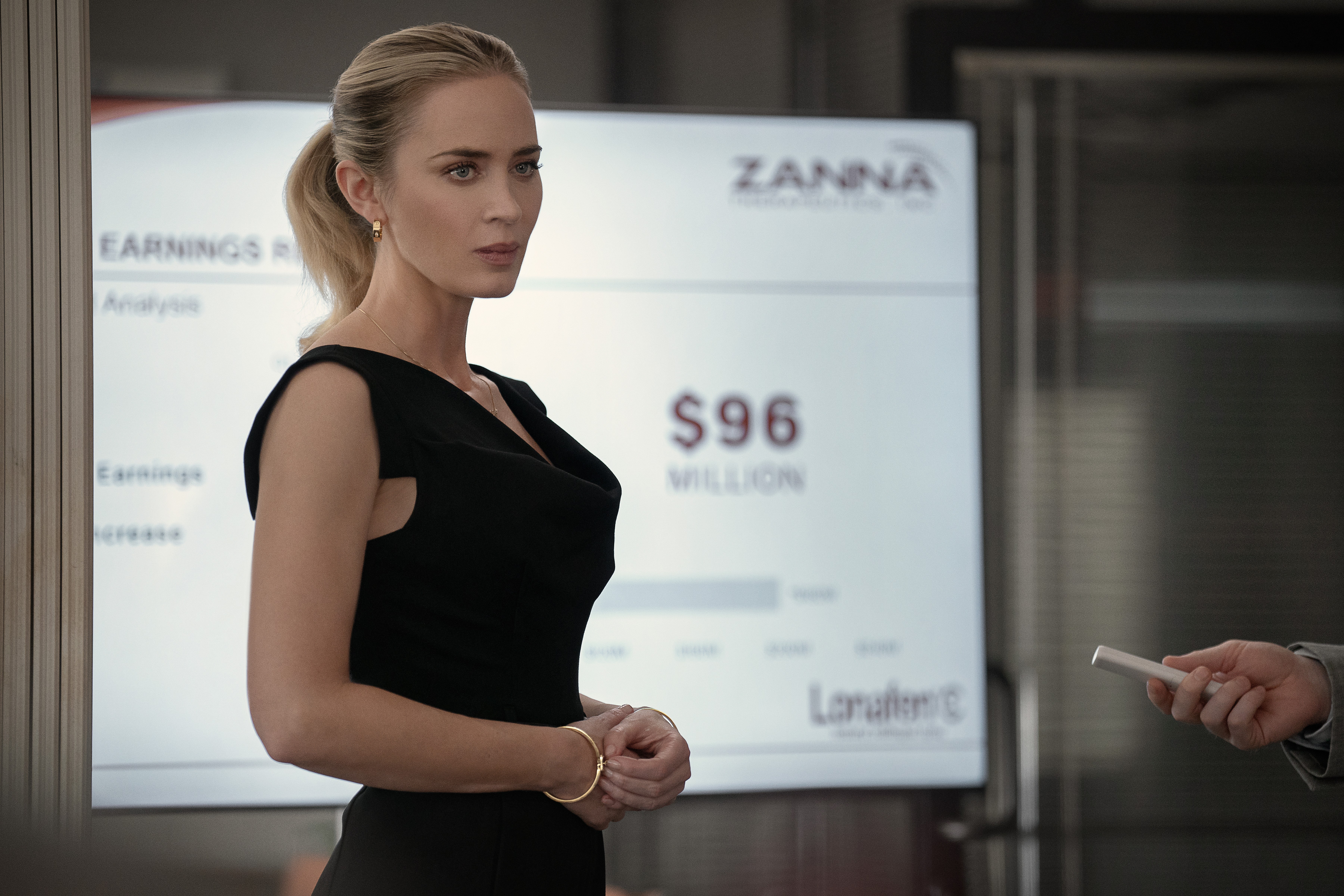 Pain Hustlers - Emily Blunt as Liza in Pain Hustlers. Cr. Brian Douglas/Netflix © 2023.
