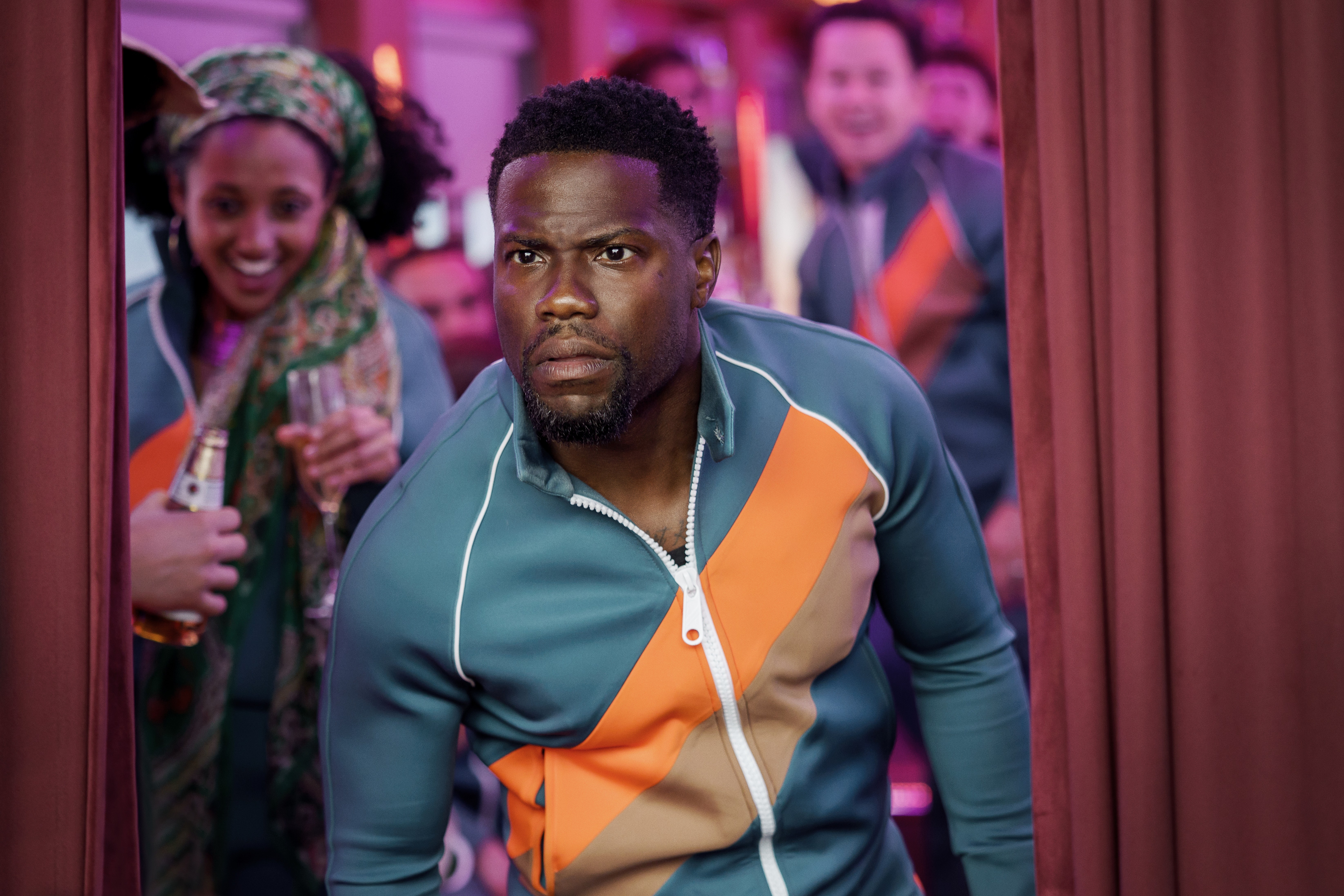 ME TIME. Kevin Hart as Sonny in Me Time. Cr. Saeed Adyani/Netflix © 2022.