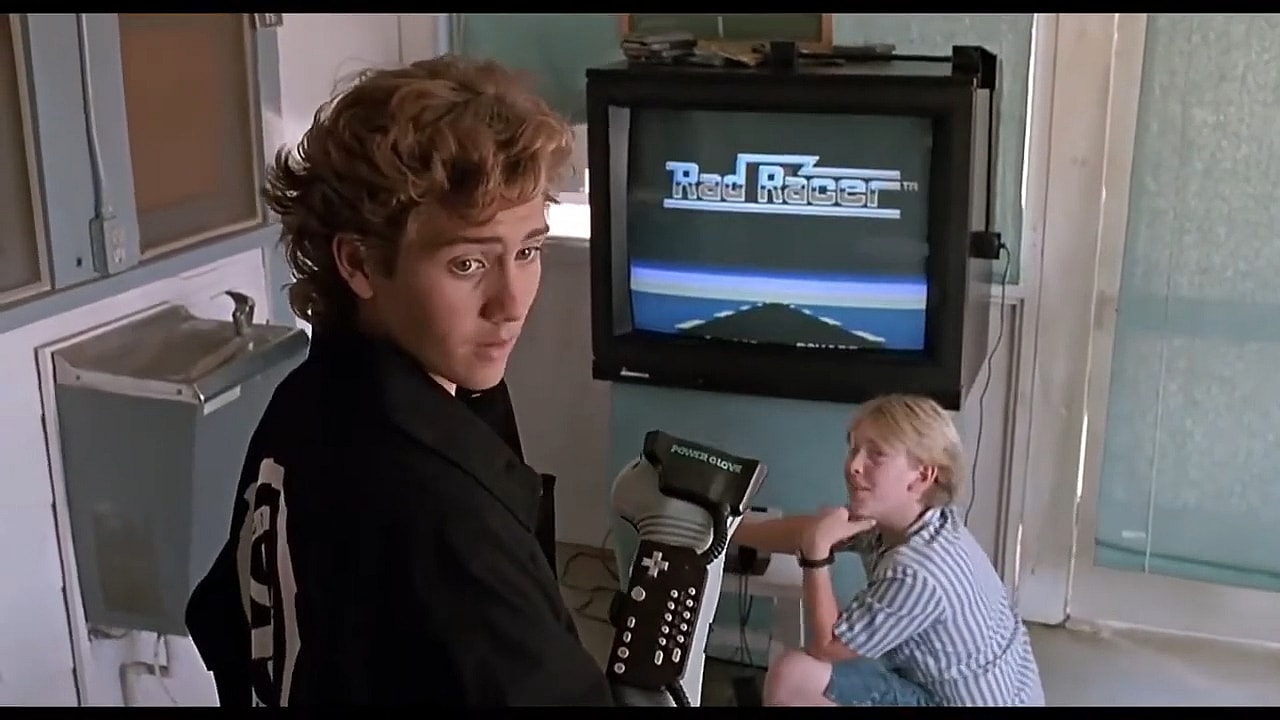 Lucas Barton (Jackey Vinson) about to flex his Rad Racer (1987) skills as younger kid (Gregor Hesse) watches in The Wizard (1989), Universal Pictures