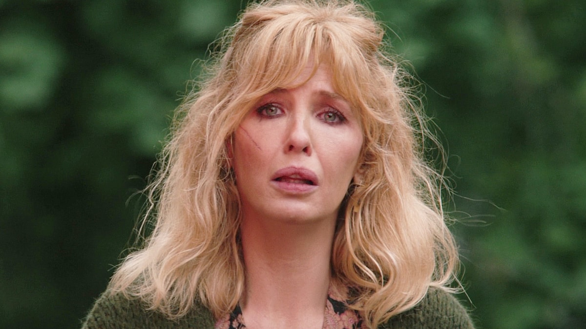 Beth Dutton (Kelly Reilly) discovers an army of emergency vehicles outside of her father