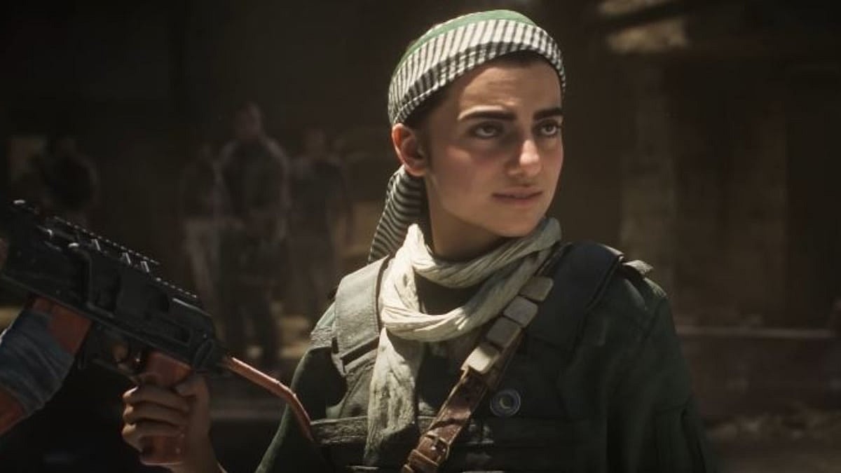 Farah Karim (Claudia Doumit) with a gun in the introducctory video of Call of Duty: Modern Warfare (2019), Infinity Ward, Activision