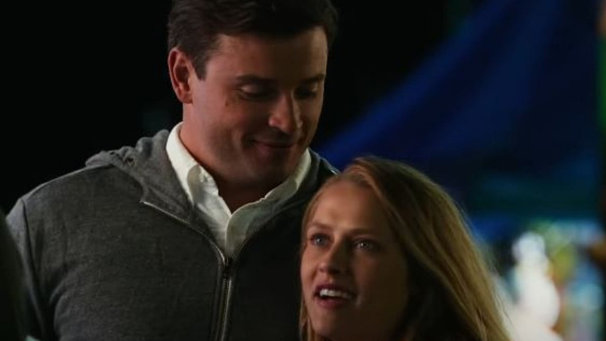 Gabby (Teresa Palmer) introduces Ryan (Tom Welling) to Travis (Benjamin Walker) in The Choice (2016), Lionsgate