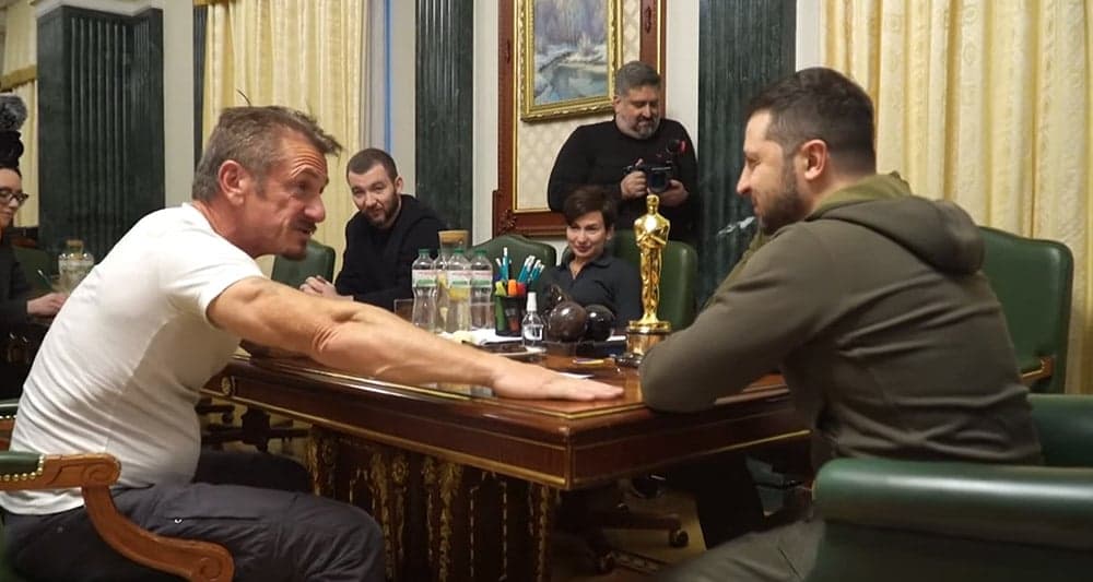Sean Penn lends his Oscar statuette to Ukrainian President Volodymyr Zelensky, AFP News Agency YouTube channel
