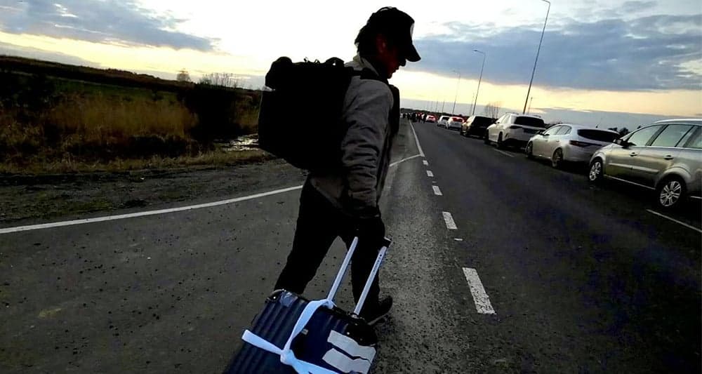 Sean Penn walks from Ukraine to Poland, posted on his Twitter page