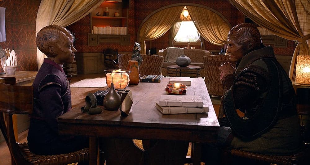 Topa and Heveena speak in The Orville