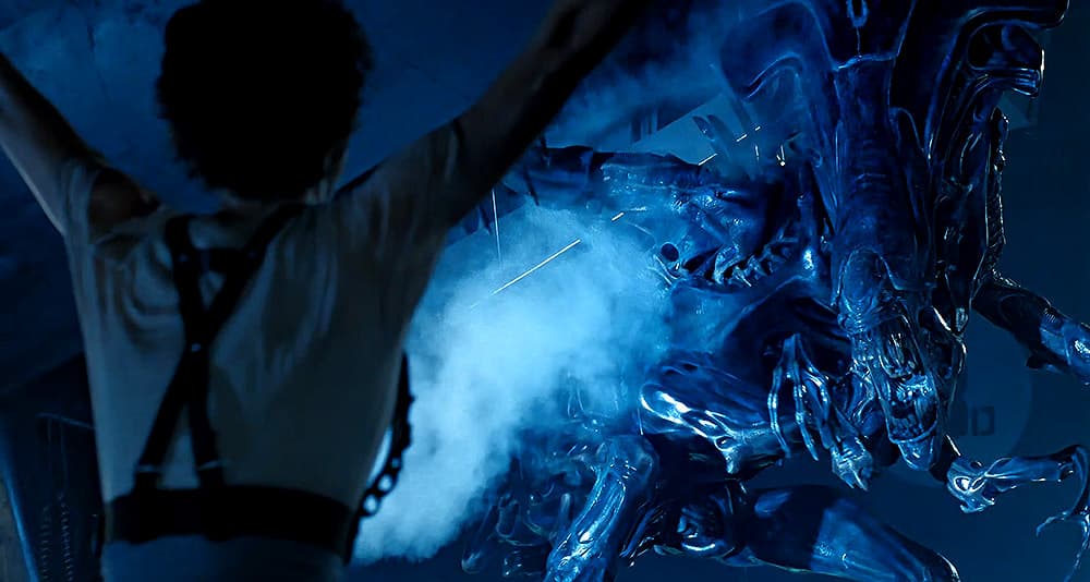 Ripley confronts the alien Queen in Aliens, 20th Century Fox