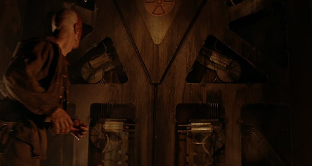 Golic releases the trapped xenomorph in Alien 3, 20th Century Fox