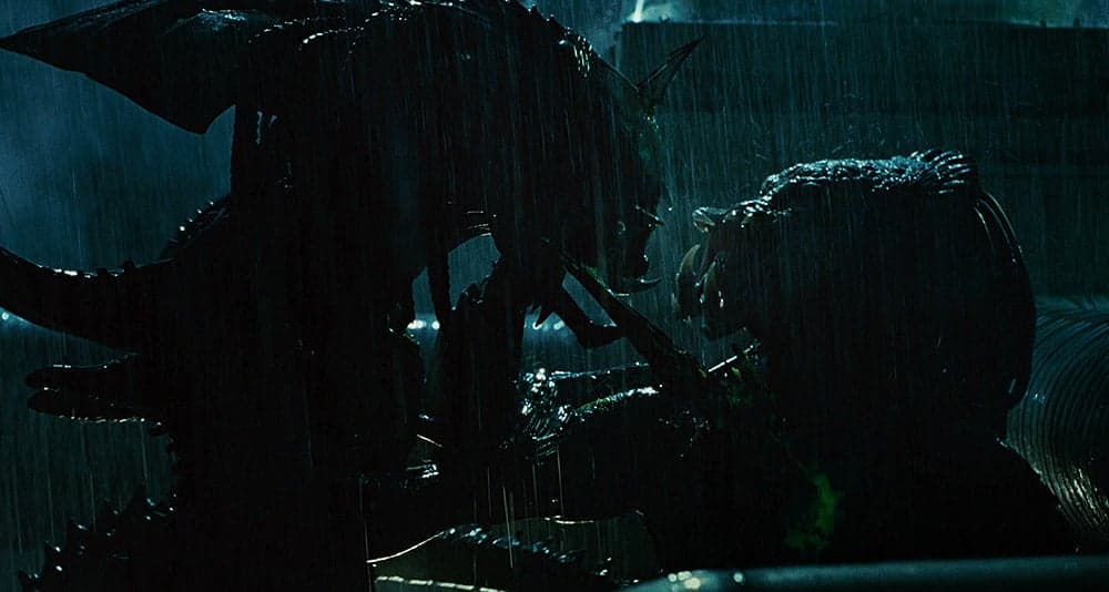The Wolf Predator fights the Predalien in Aliens Vs. Predator: Requiem, 20th Century Fox