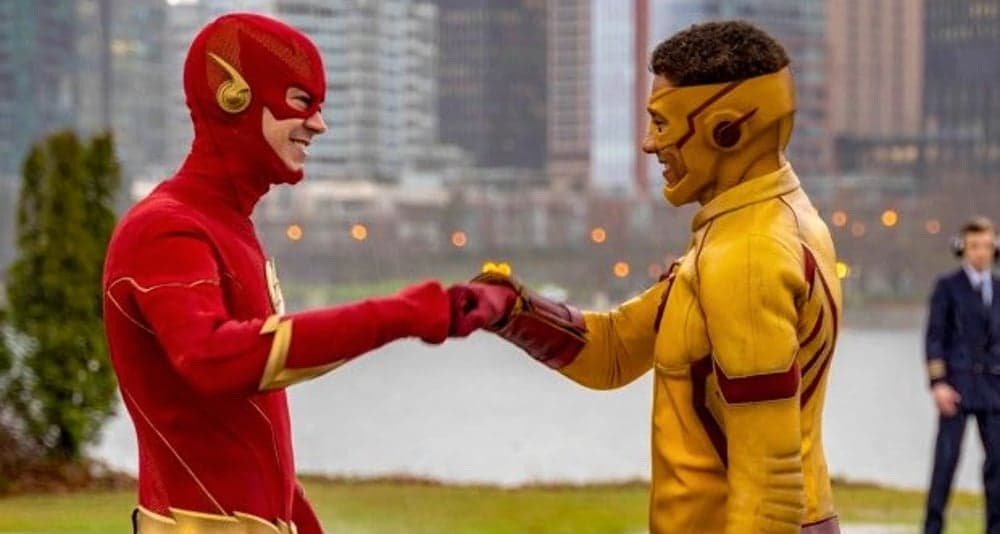 Flash and Kid Flash fist bumbp