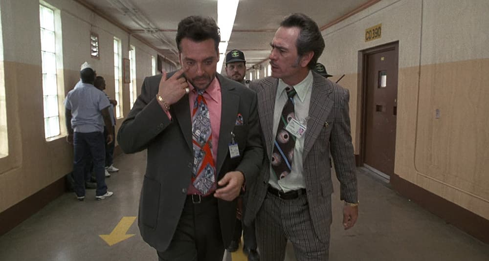 Tom Sizemore and Tommy Lee Jones in 'Natural Born Killers' (1994), Warner Bros.