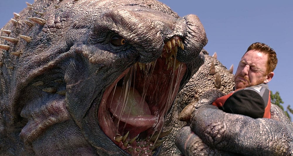 A giant alien attacks Gordon in The Orville: New Horizons