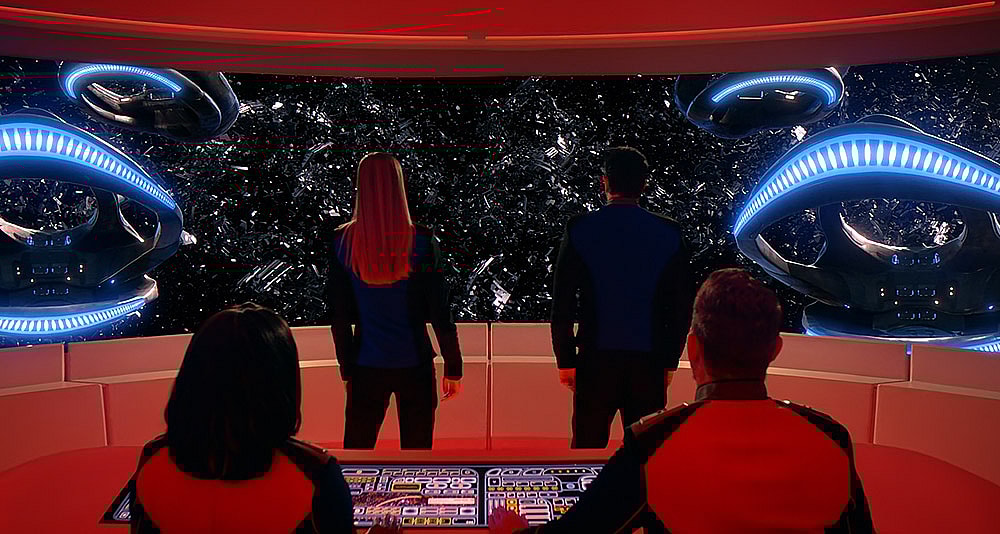 Mercer and Grayson viewing Kaylon wreckage in The Orville