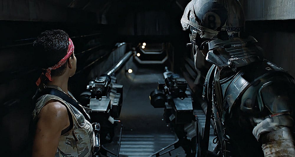 Vasquez and Hudson set up remote sentry guns in Aliens, 20th Century Fox