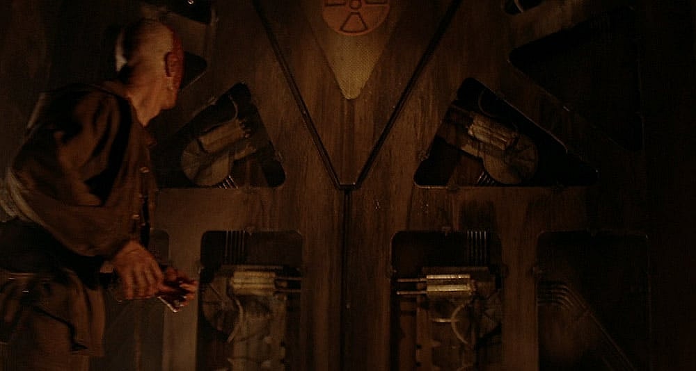 Golic releases the trapped xenomorph in Alien 3, 20th Century Fox