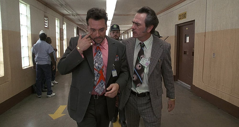 Tom Sizemore and Tommy Lee Jones in 'Natural Born Killers' (1994), Warner Bros.