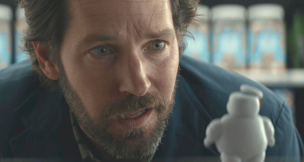 Gary Grooberson (Paul Rudd) finds himself baffled by a mini-Stay Puft Marshmallow man in Ghostbusters: Afterlife (2021), Sony