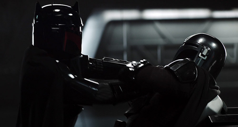 Moff Gideon fights Din Djarin in 'The Mandalorian' (2023), Disney+