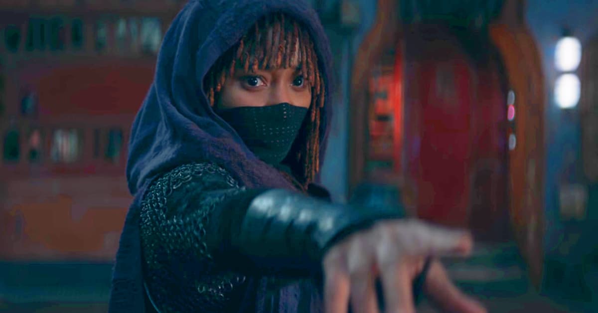 Mae (Amandla Stenberg) prepares to defend herself from Sol (Lee Jung-jae) in The Acolyte (2024), Disney
