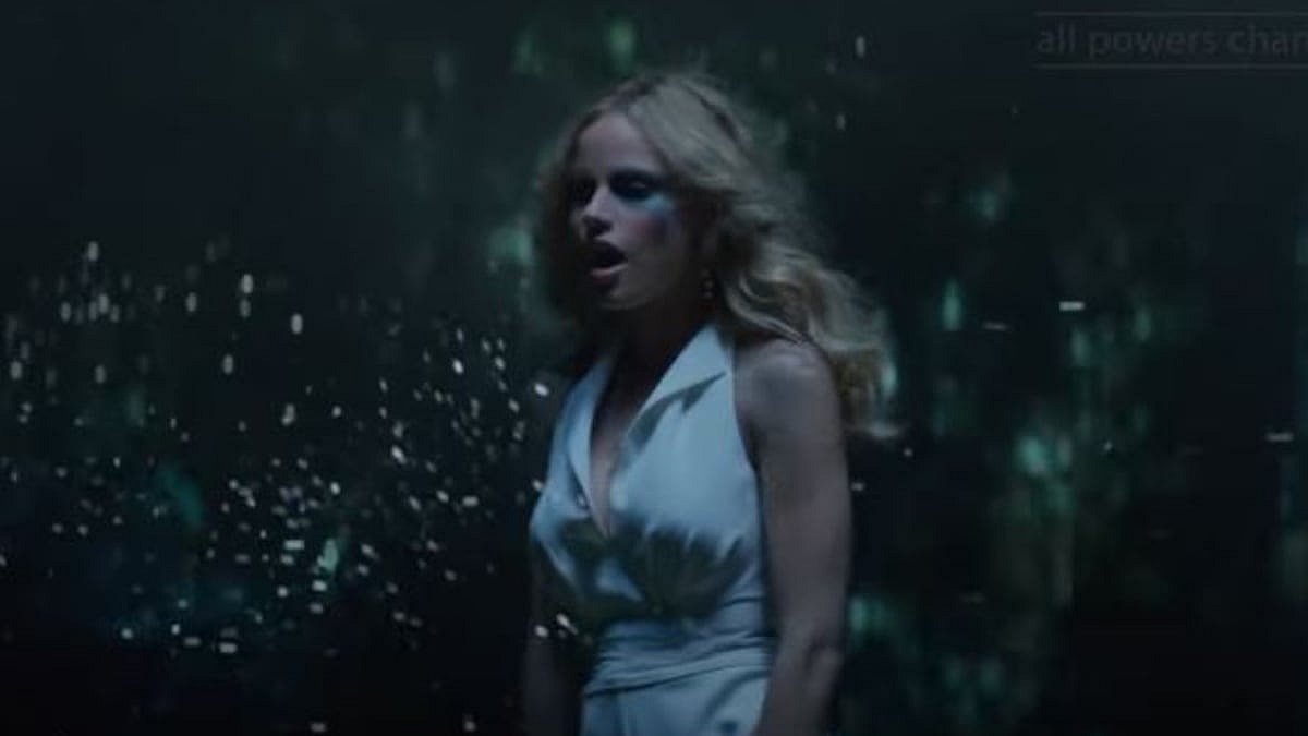 Dazzler (Halstone Sage) turning sound into light while singing in the night in Dark Phoenix (2019), 20th Century Fox