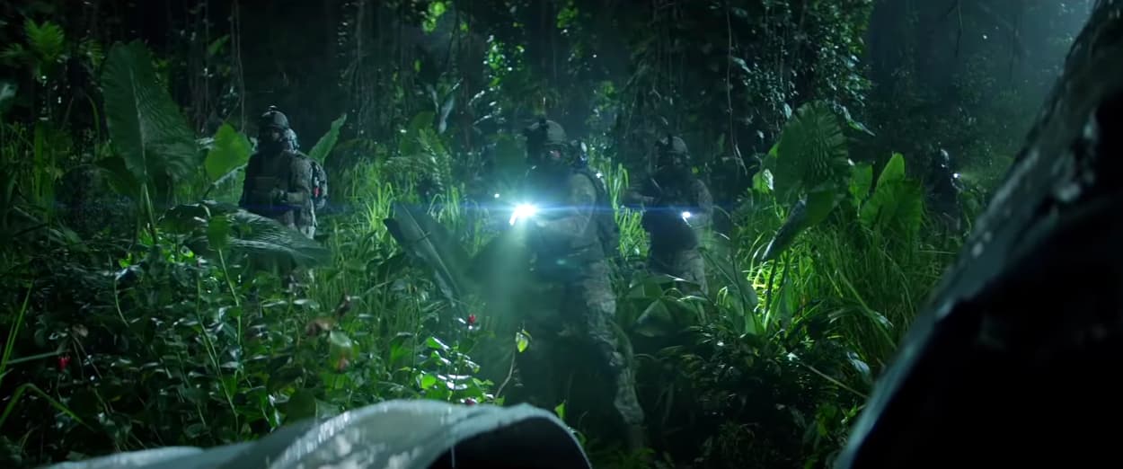 Soldiers discover a trainwreck in Godzilla (2014), Legendary Pictures
