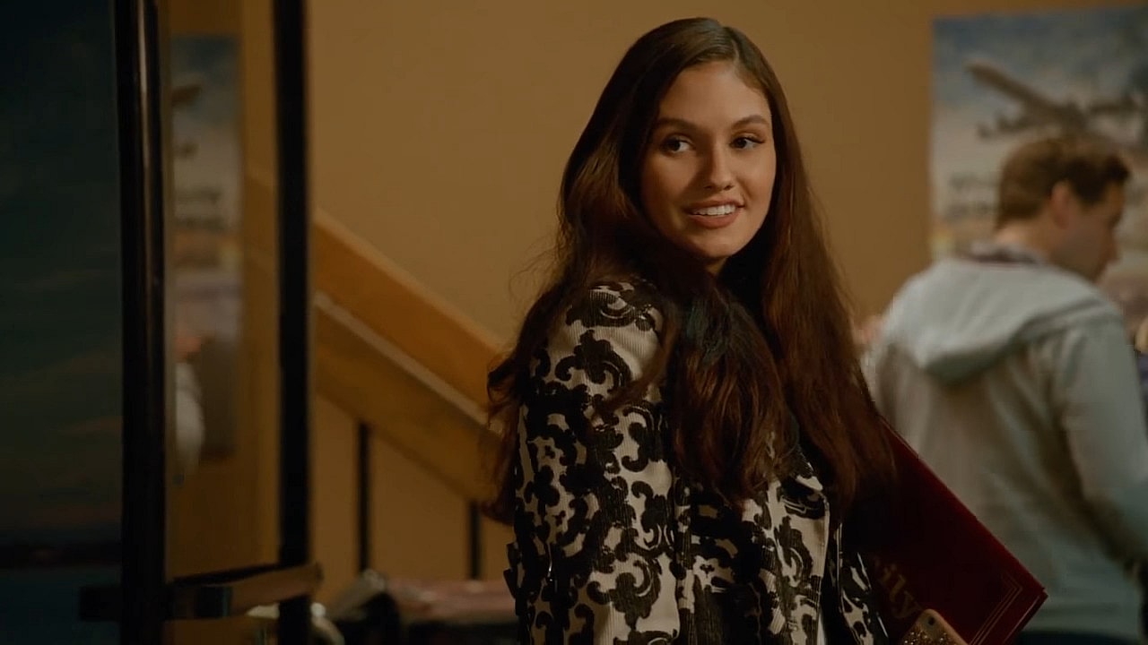 Rachel Diaz (Ronni Hawk) leaves for Paris in Stuck in the Middle Season 3 Episode 2 "Stuck with Racehl's Secret" (2018), Disney