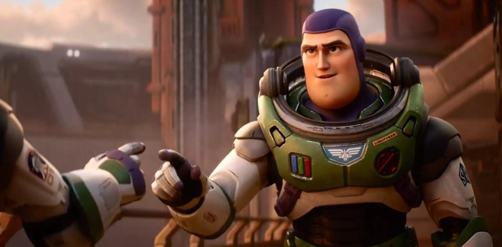 Buzz Lightyear meets Buzz Lightyear in Lightyear (2022), Pixar