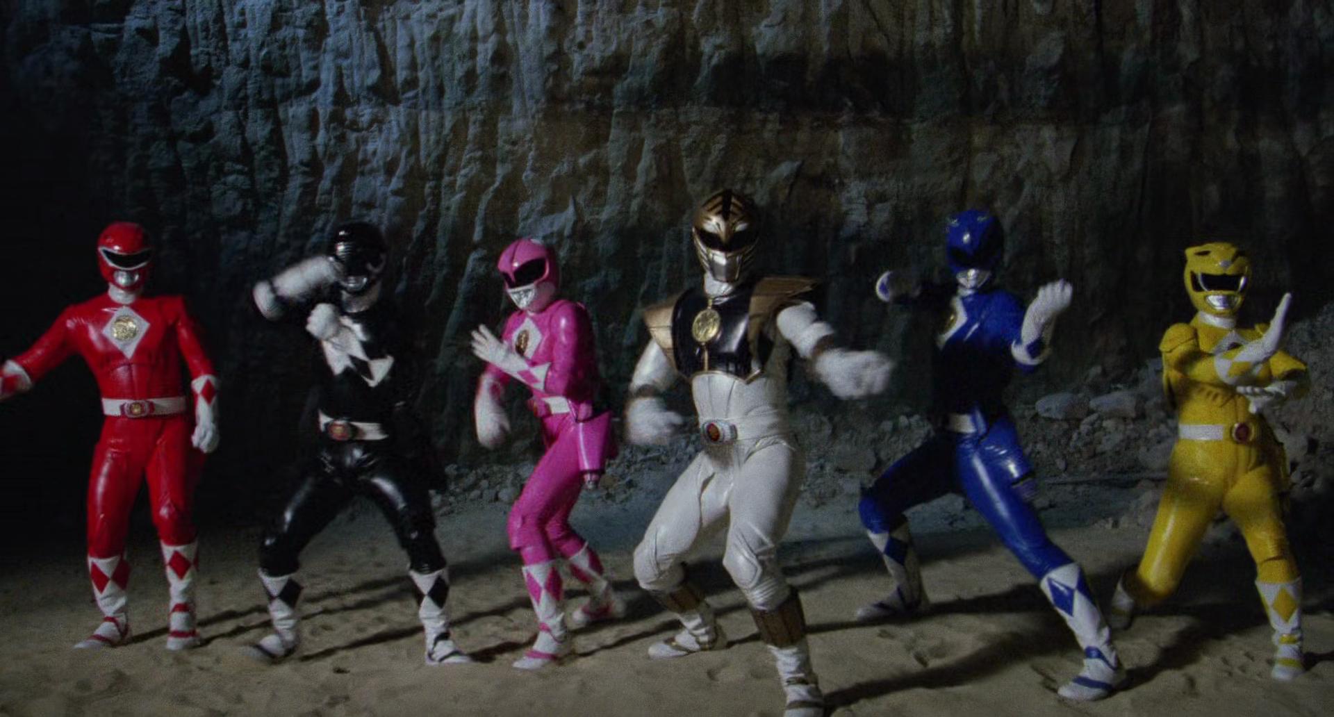 The titular team dons their one-time-only metallic armor in Tommy (Jason David Frank) learns of his connection to the Falcon Ninjetti from Dulcea (Gabrielle Fitzpatrick) in Mighty Morphin Power Rangers: The Movie (1995), Saban Entertainment