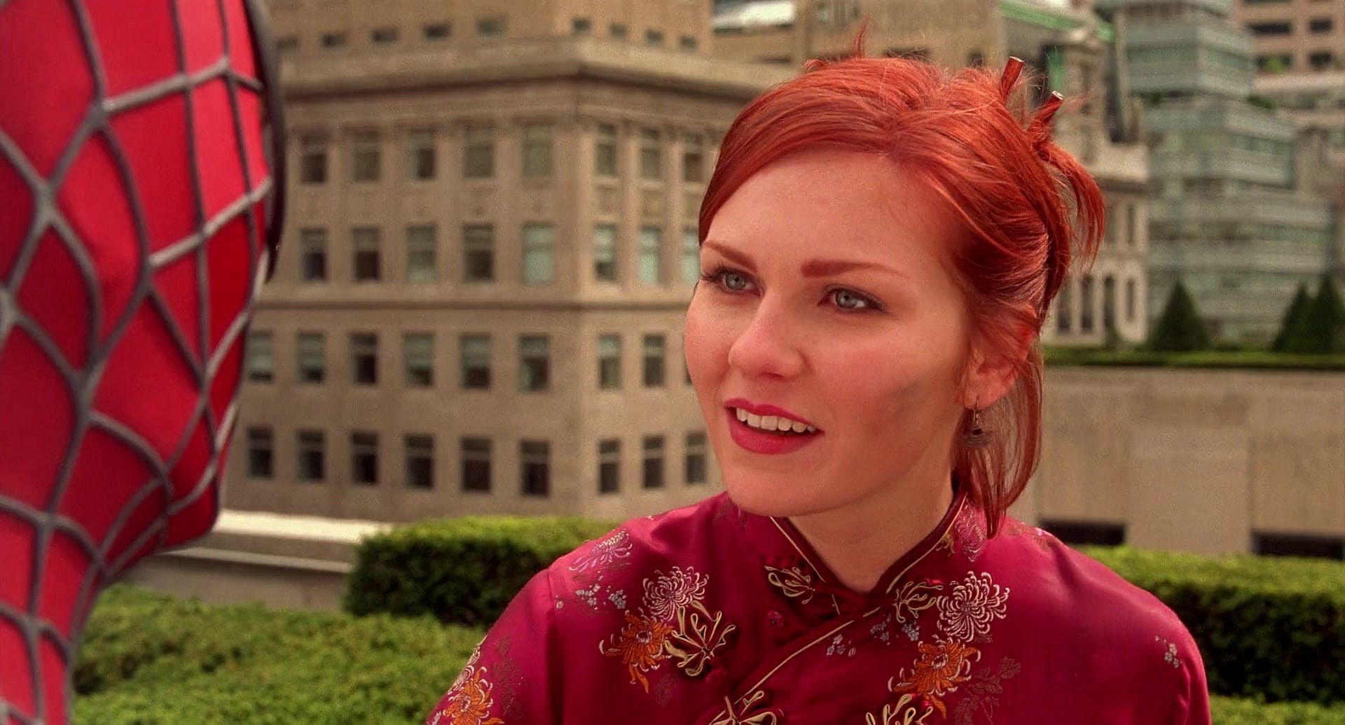 Mary-Jane Watson (Kirsten Dunst) thanks the wall-crawler (Tobey Maguire) for saving her life in Spider-Man (2002), Sony