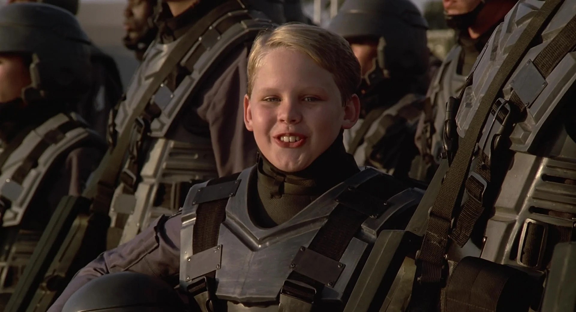 A new recruit (Travis Lowen) is doing his part in Starship Troopers (1997), Tri-Star Pictures