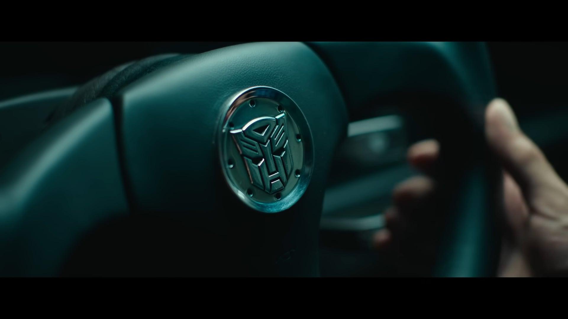 Noah (Anthony Ramos) discovers a unique feature of Wheeljack (Pete Davidson) in Transformers: Rise of the Beasts (2023), Paramount Pictures via YouTube