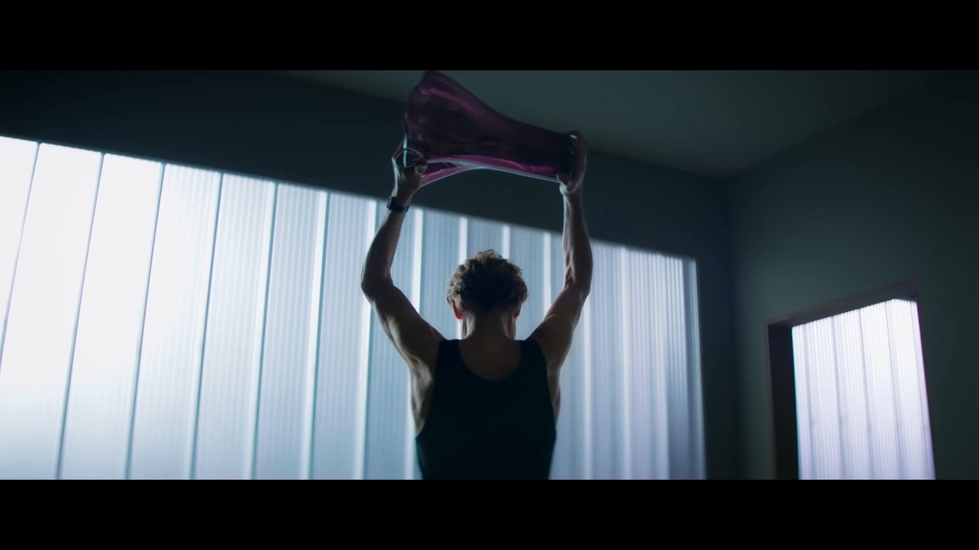 Nemo (Willem Dafoe) prepares to vent his frustrations in Inside (2023), Focus Features
