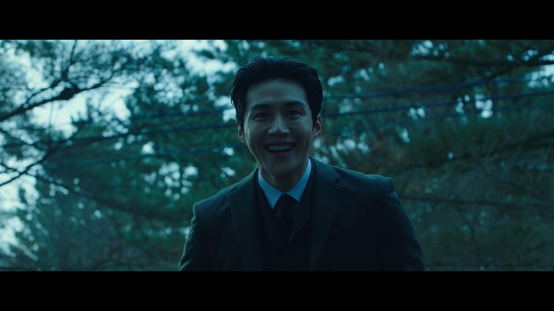 The Nobleman (Kim Seon-ho) is happy to see Marcos (Kang Tae-joo) in The Childe (2023), Sageumwol Film
