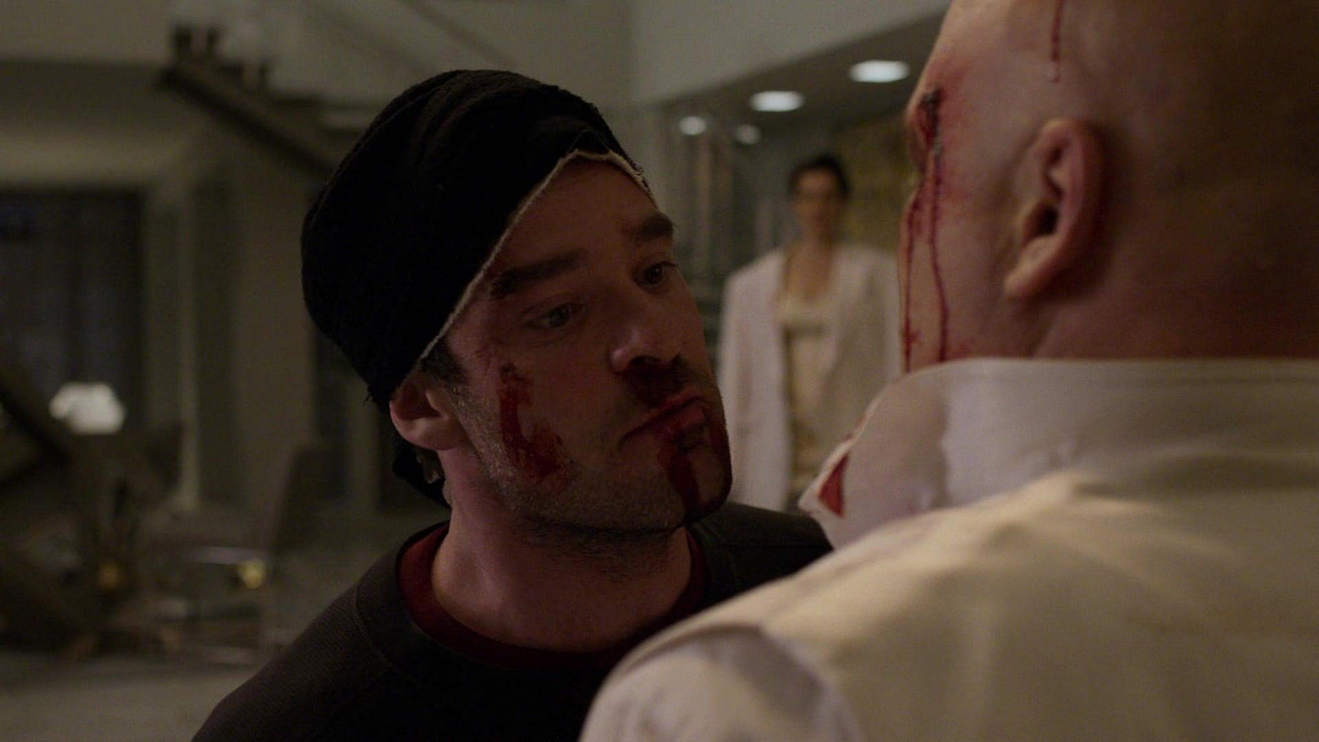 Matt Murdock (Charlie Cox) ends Kingpin's (Vincent D'Onofrio) reign in Daredevil Season 1 Episode