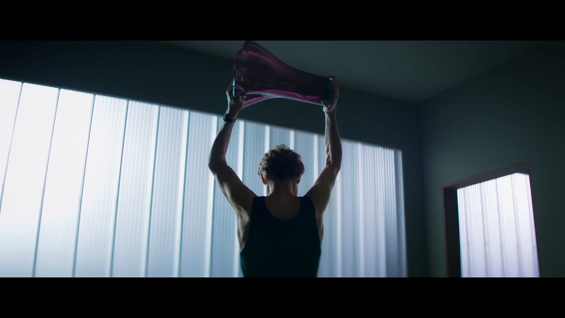 Nemo (Willem Dafoe) prepares to vent his frustrations in Inside (2023), Focus Features