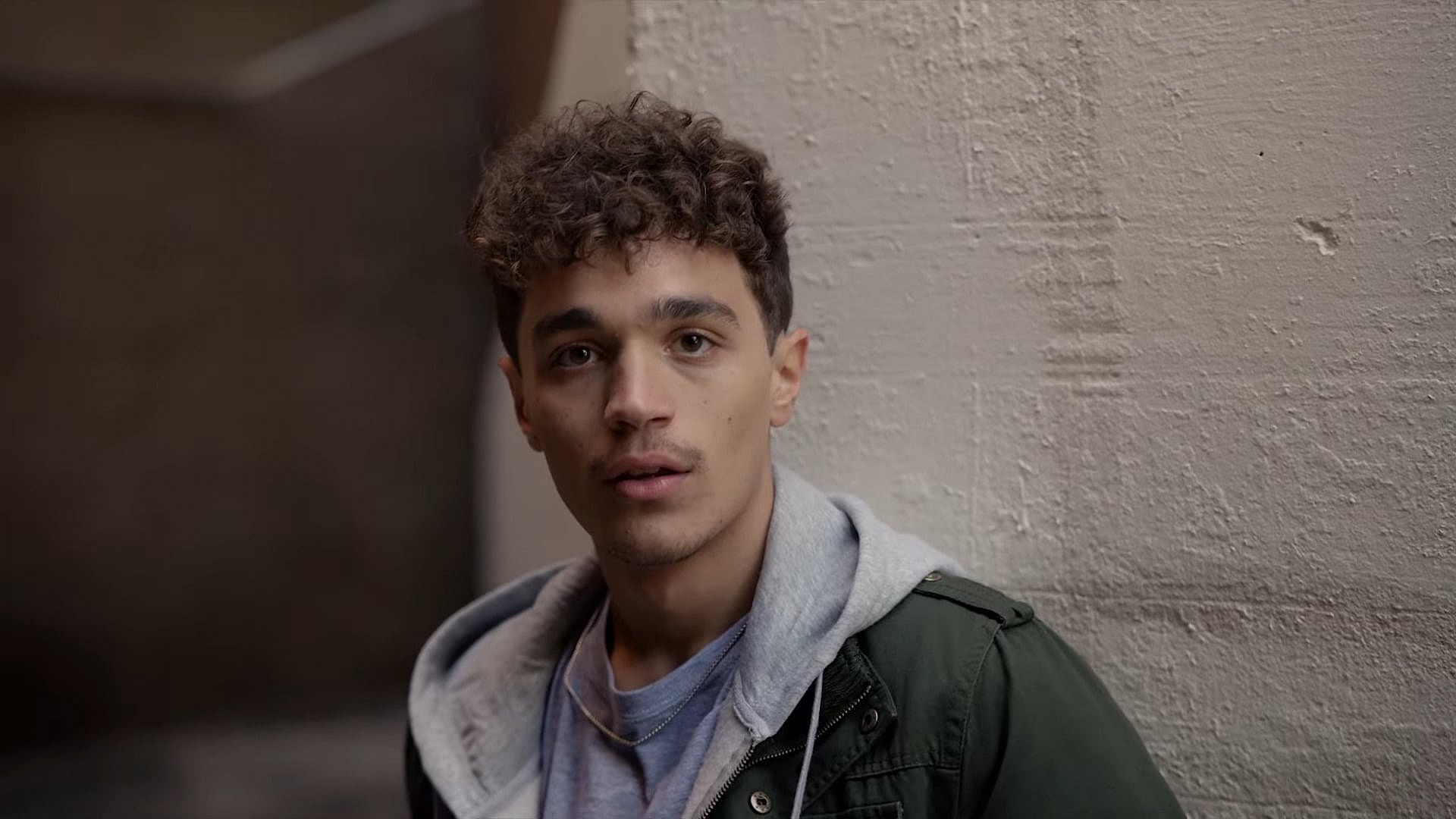 Eddie (David Iacono) is mesmerized by Jodi's (Hailey Kilgore) voice in Cinnamon (2023), Tubi