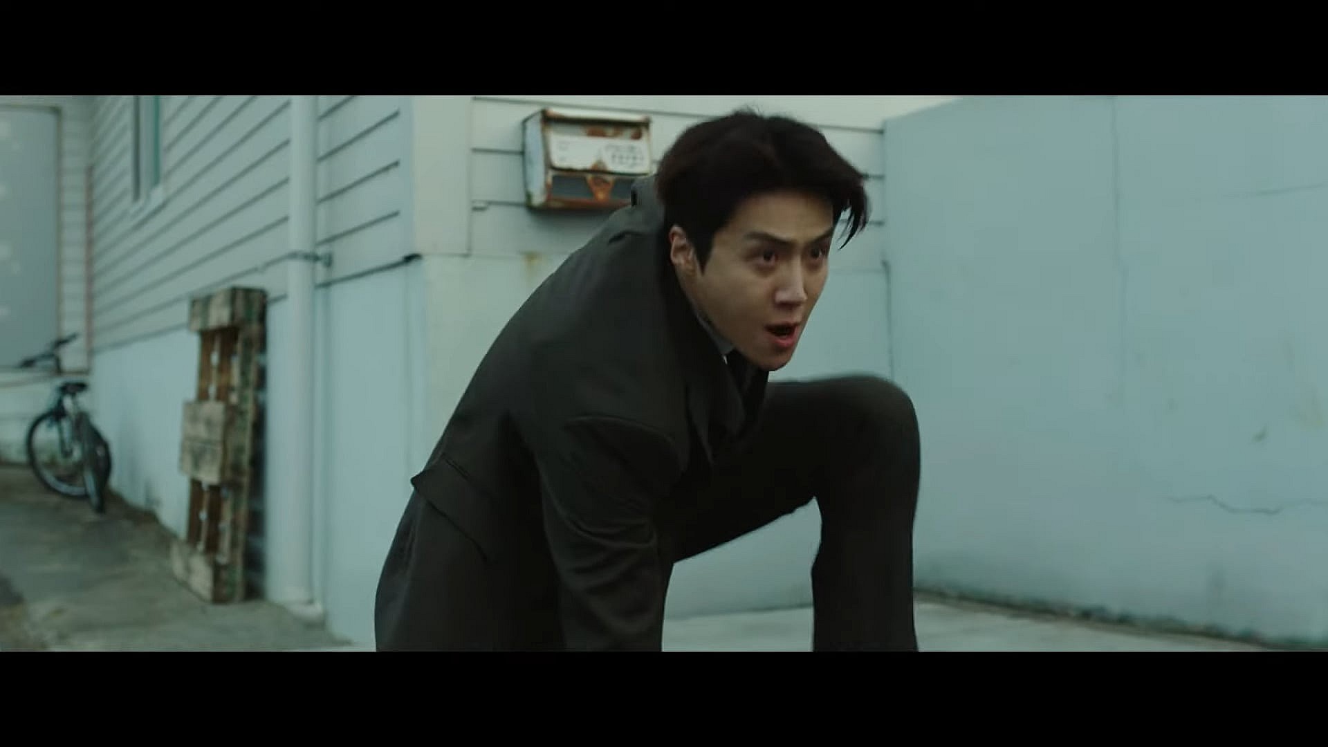 The Nobleman (Kim Seon-ho) does a three-point landing in The Childe (2023), Sageumwol Film 