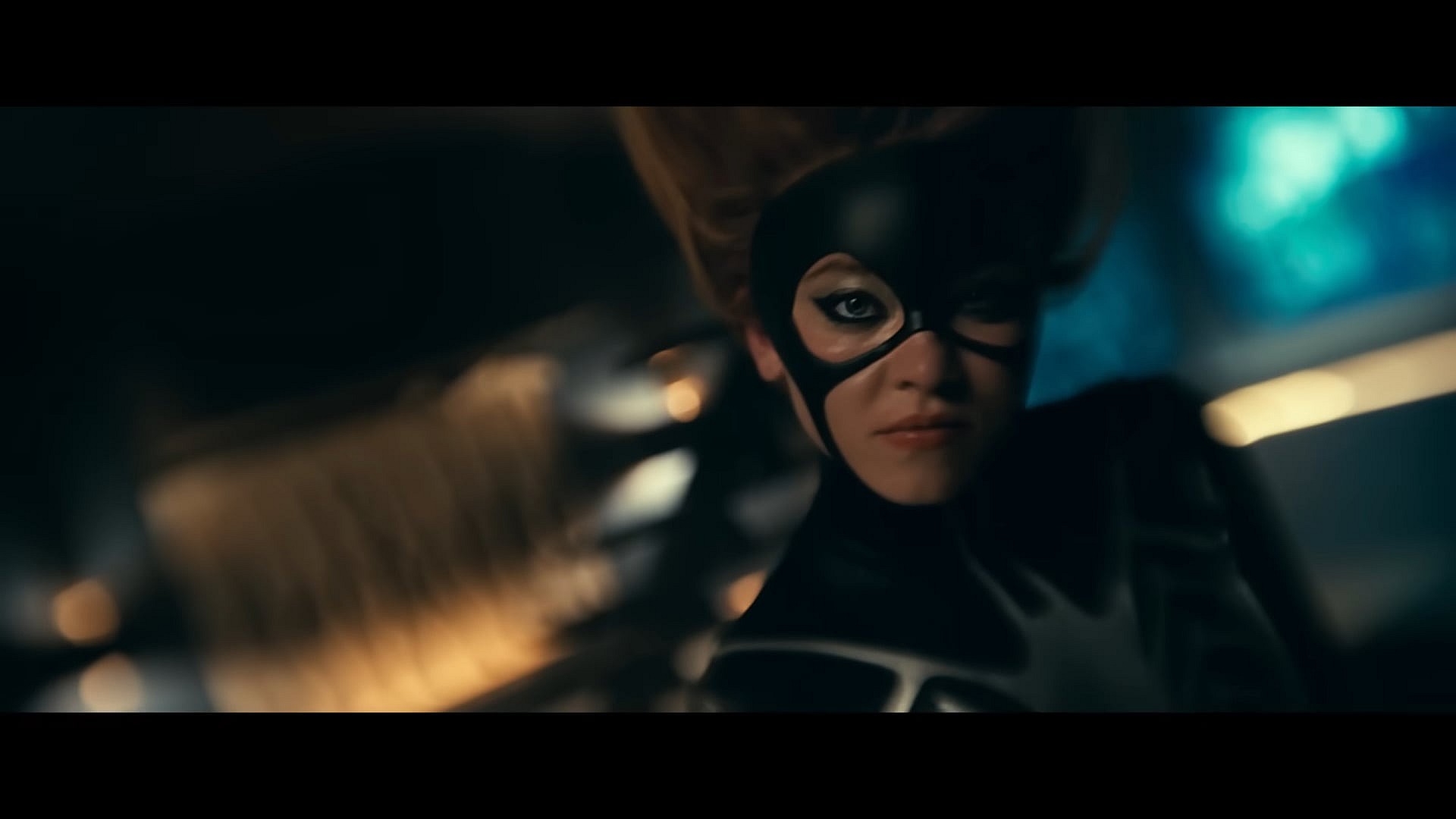 Julia Cornwall (Sydney Sweeney) traps Ezekiel (Tahar Rahim) in her web in Madame Web (2024), Sony Pictures