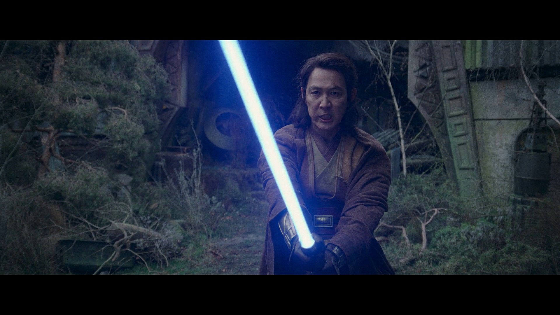 Master Sol (Lee Jung-jae) prepares to duel Qimir (Manny Jacinto) in The Acolyte Season 1 Episode 8 "The Acolyte" (2024), Disney