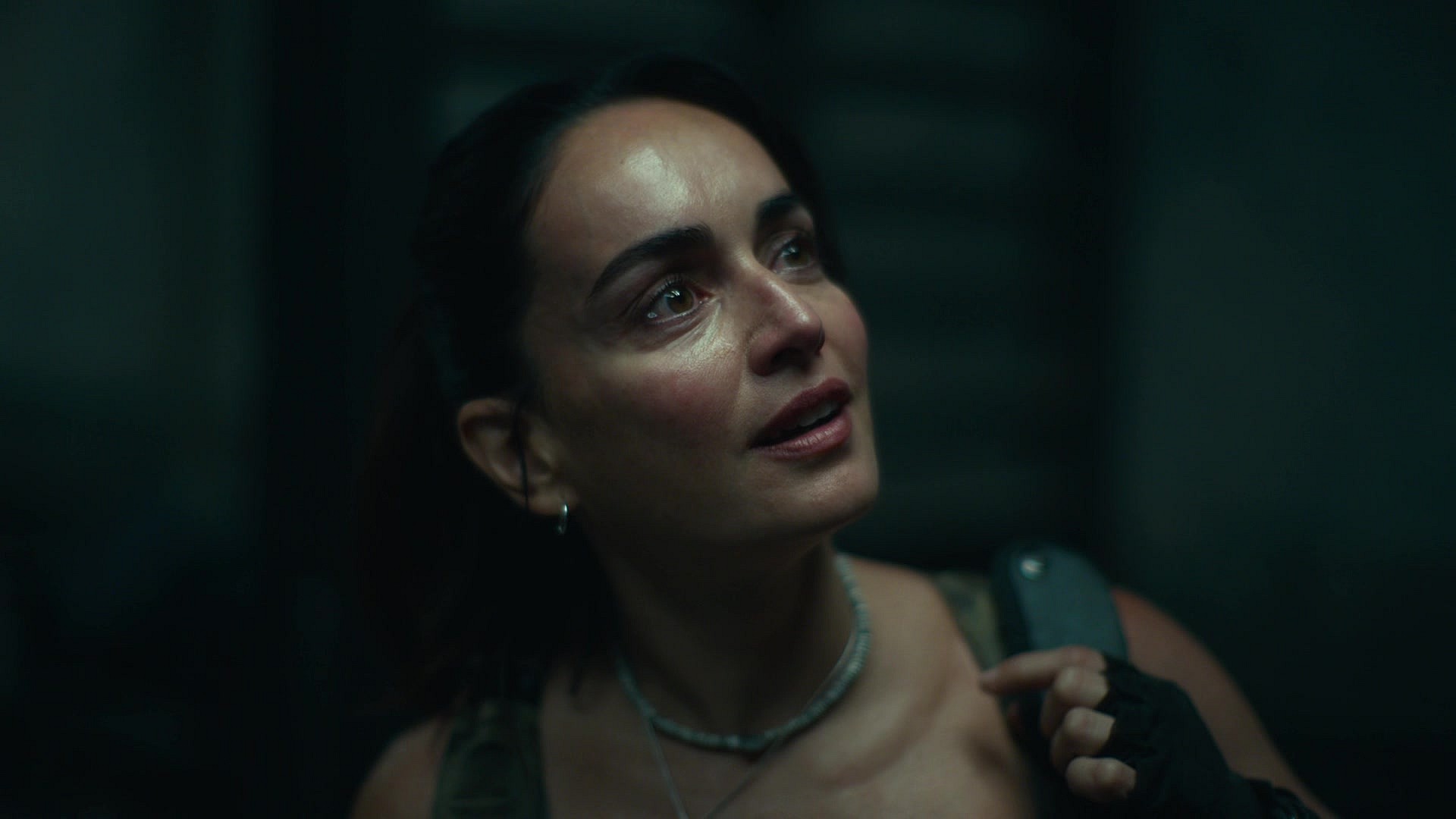 Maria (Ana de la Reguera) begins to see the light at the end of the tunnel in Army of the Dead (2021), Netflix