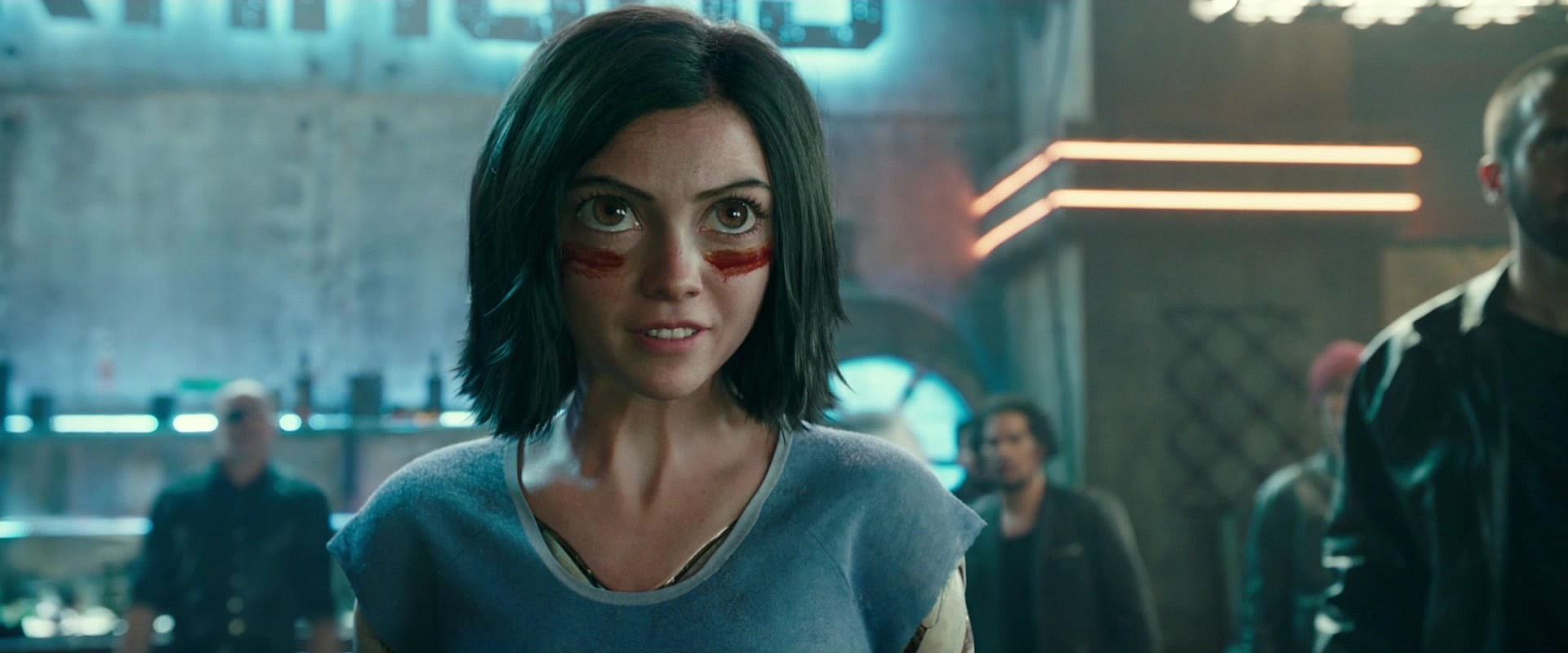 Alita (Rosa Salazar) prepares to take on Zapan (Ed Skrein) in Alita Battle Angel (2019), 20th Century Studios