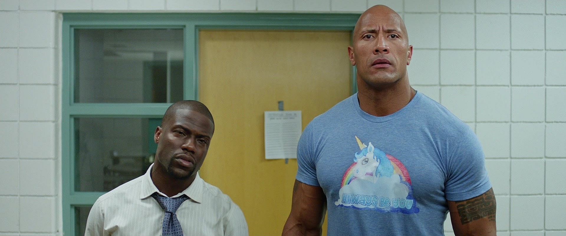 Calvin Joyner (Kevin Hart) and Bob Stone/Robbie Weirdicht (Dwayne Johnson) relive some high school memories in Central Intelligence (2016), New Line Cinema