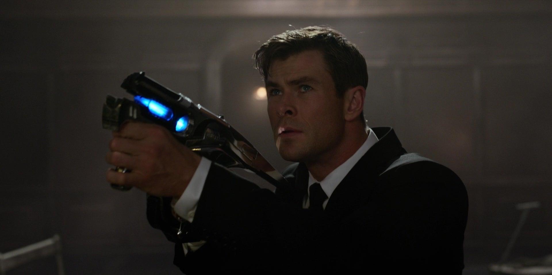 Agent H (Chris Hemsworth) responds to a reported alien disturbance in Men in Black: International (2019)