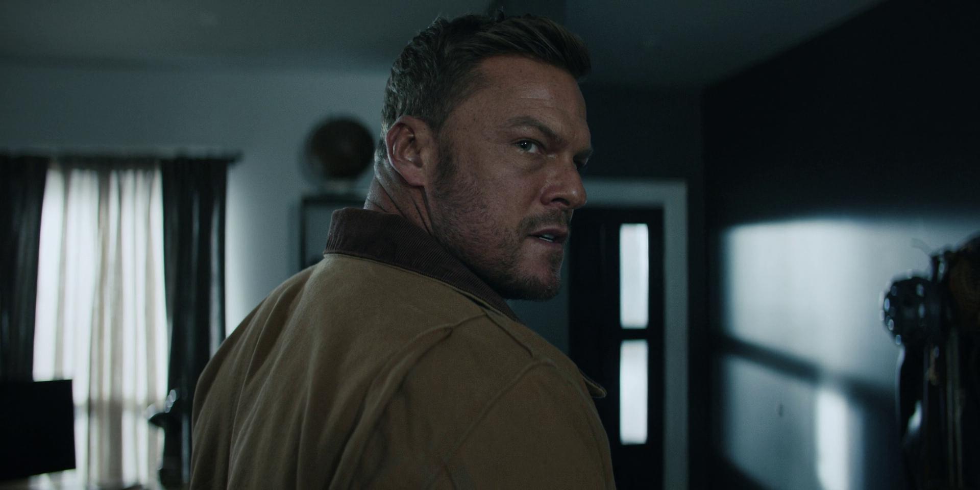 Jack (Alan Ritchson) realizes his unit is the target of a killer conspiracy in Reacher Season 2 Episode 1 "ATM" (2023), Amazon