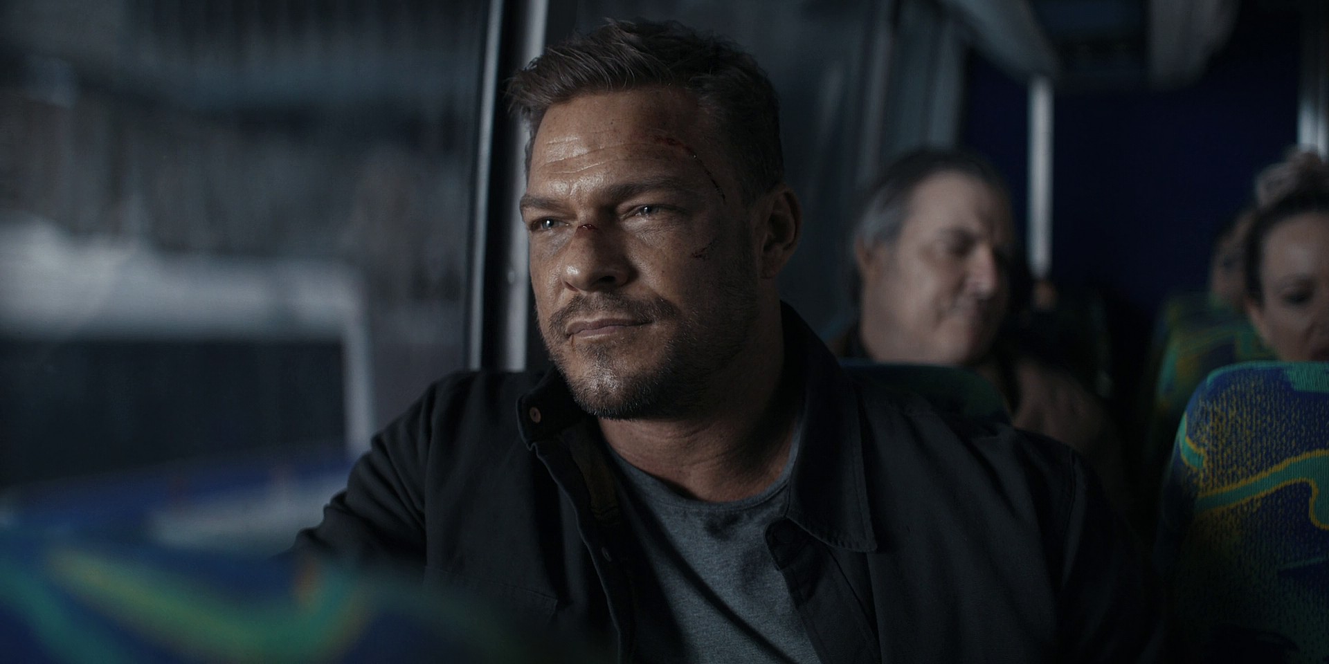 Jack (Alan Ritchson) sets off for his next adventure in Reacher Season 2 Episode 8 "Flyboy" (2023), Amazon