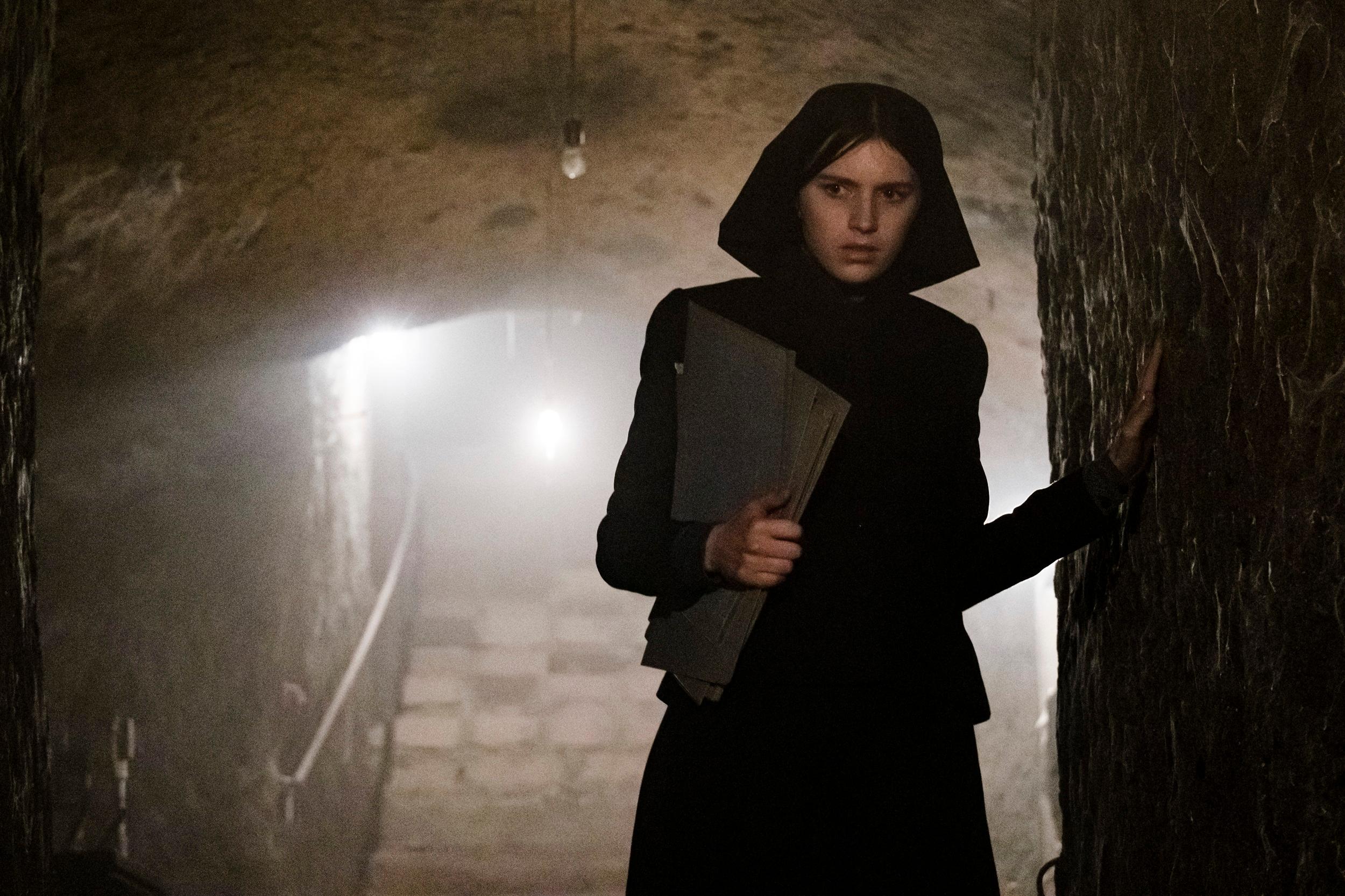 Nell Tiger Free as Margaret in 20th Century Studios' THE FIRST OMEN. Photo by Moris Puccio. © 2024 20th Century Studios. All Rights Reserved.