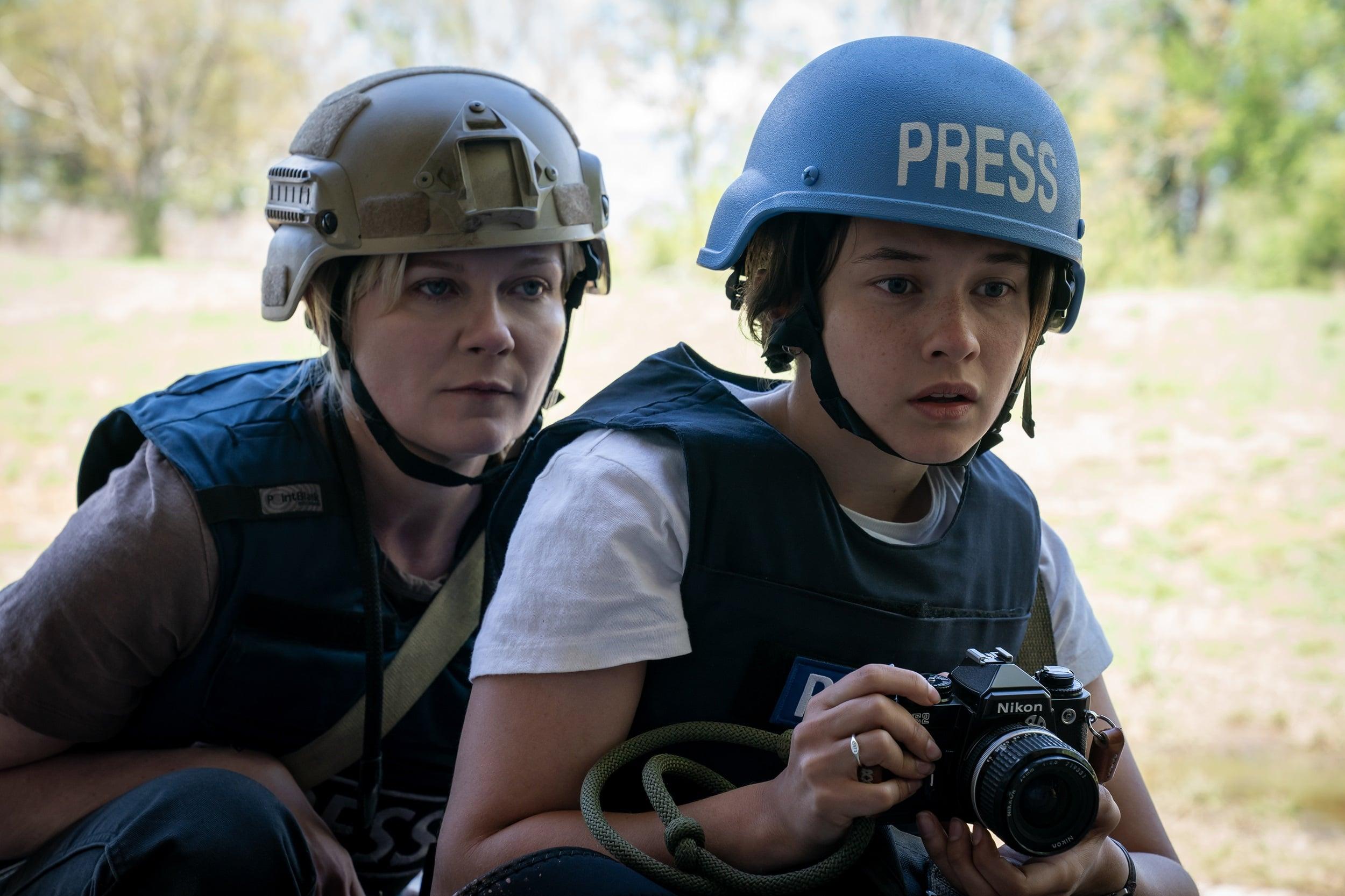 (L-R) Kirsten Dunst, Cailee Spaeny Credit: Murray Close