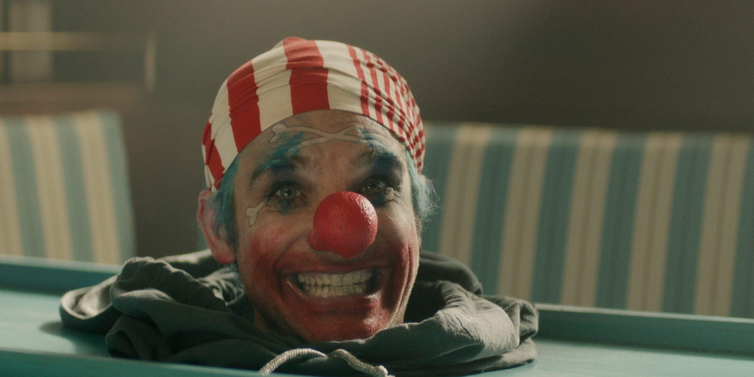 One Piece. Jeff Ward as Buggy The Clown in season 1 of One Piece. Cr. Courtesy of Netflix © 2023
