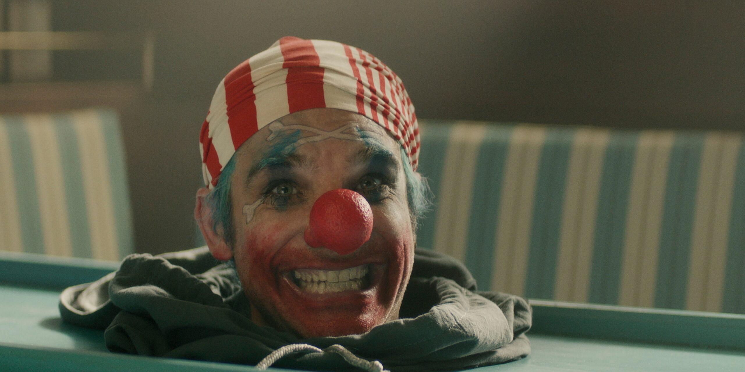 One Piece. Jeff Ward as Buggy The Clown in season 1 of One Piece. Cr. Courtesy of Netflix © 2023